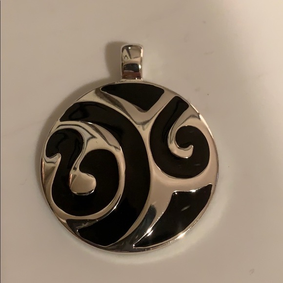 Pendents - Picture 2 of 4